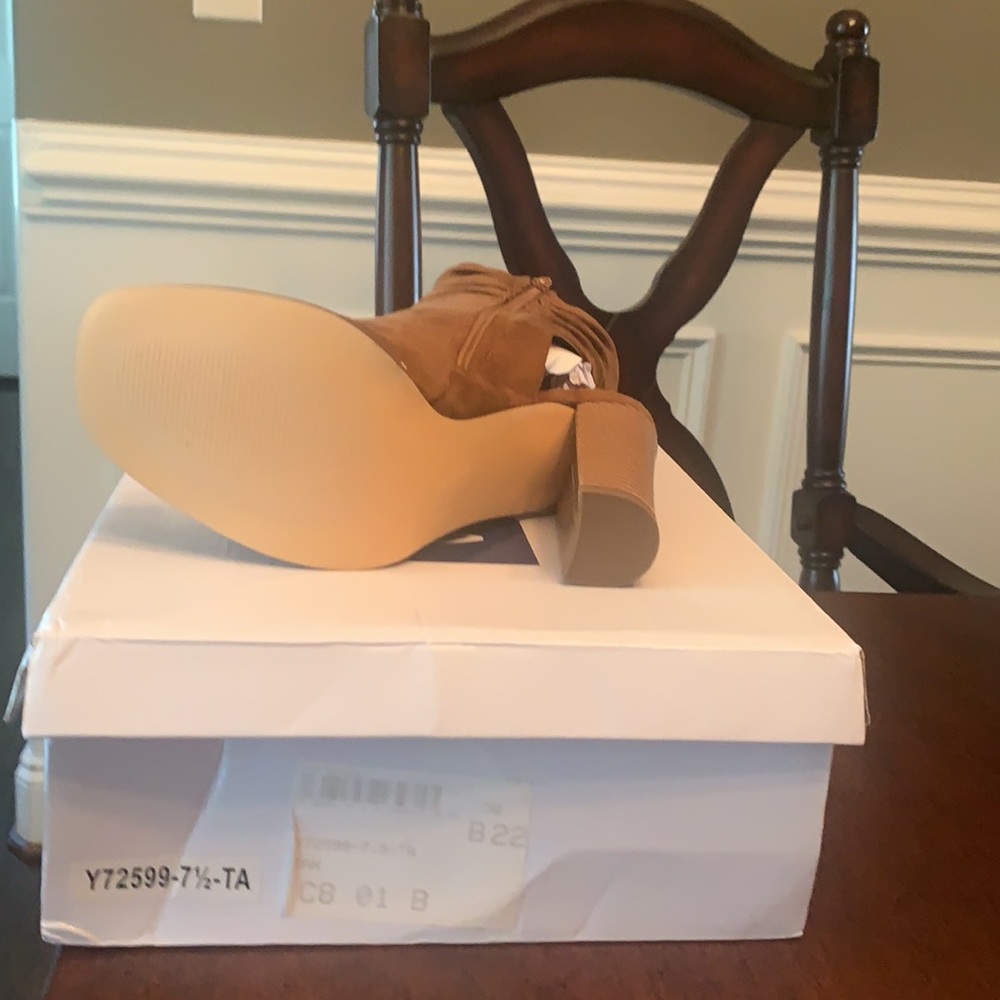 VENUS - Picture 3 of 3